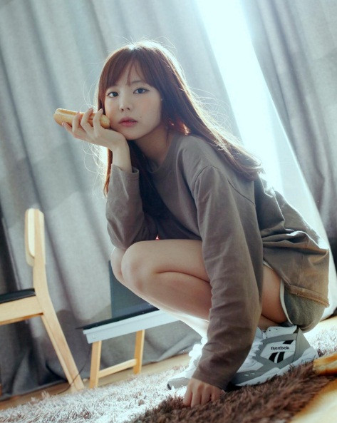 Còn nhớ, thời điểm Hong Young Gi được nhiều người biết tới, bà mẹ hai con này chỉ cao 1m46, nặng 39kg. Thế nhưng cô vẫn khiến nhiều người nghiêng ngả bởi độ dễ thương và đáng yêu riêng có của mình.