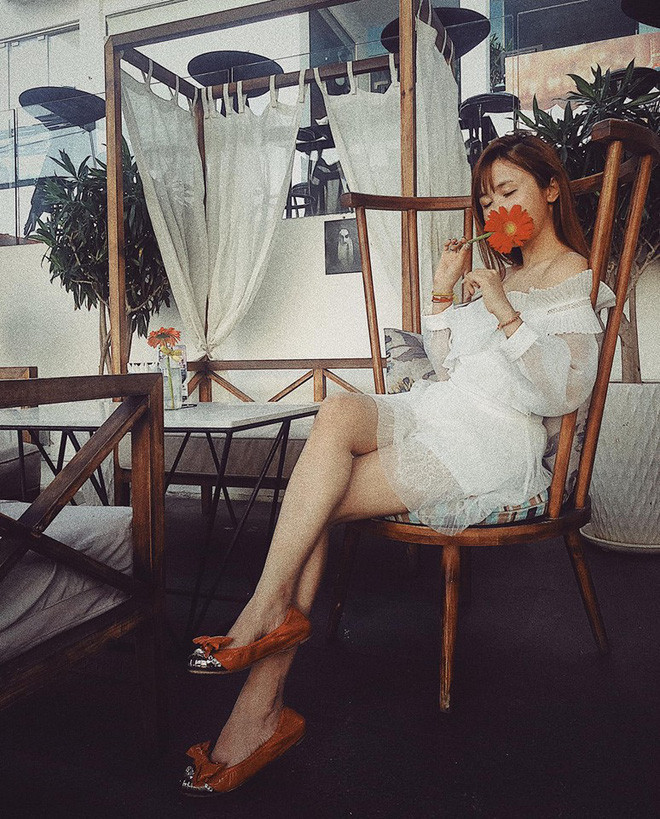 Ngoài gương mặt trẻ đẹp, bà xã của đại gia Minh Nhựa cũng khiến người ta phải trầm trồ với body siêu nuột nà của mình.