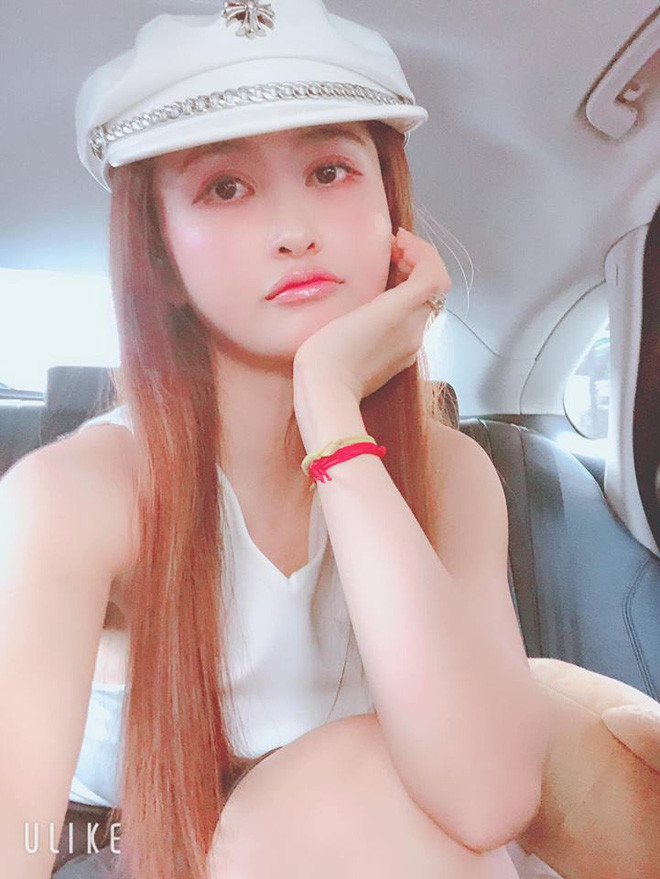 Gu thời trang bình thường của Mina Phạm cũng khá trẻ trung nên nhiều người nhầm lẫn tuổi của cô nàng này.