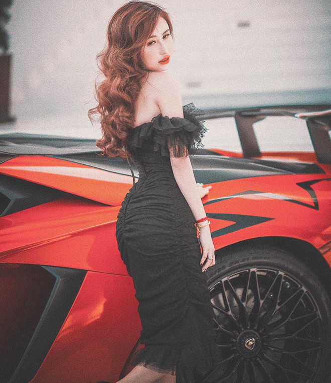 Cùng xem thêm một vài hình ảnh khác của cô vợ xinh đẹp nhà đại gia Minh Nhựa.