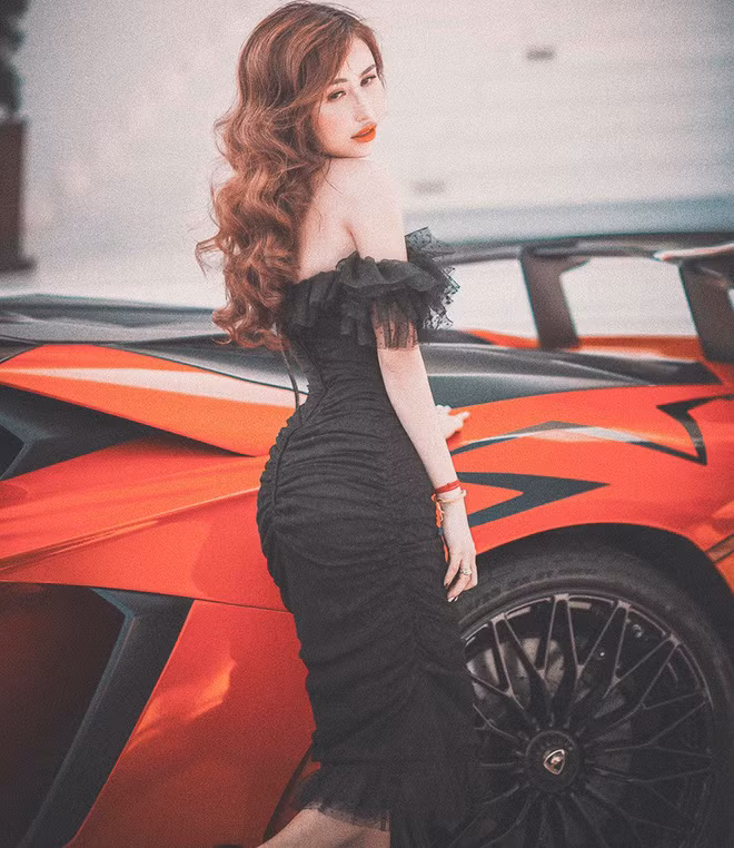 Cùng xem thêm một vài hình ảnh khác của cô vợ xinh đẹp nhà đại gia Minh Nhựa.