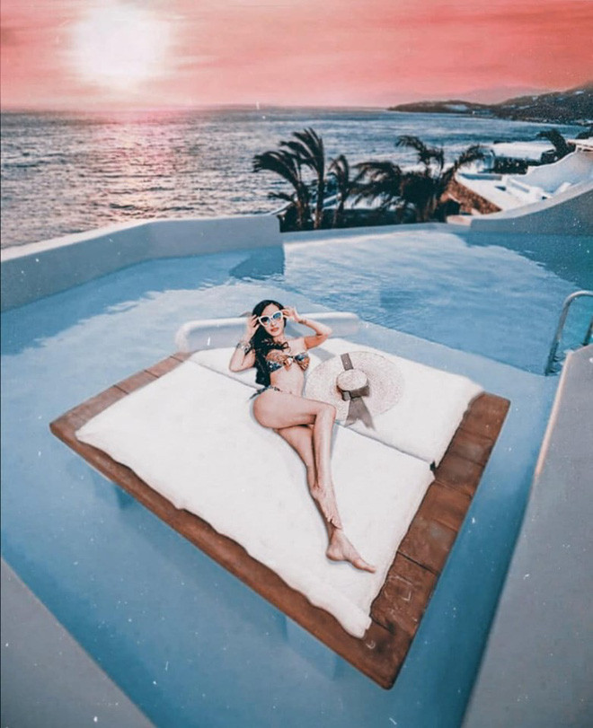 Mới đây, đại gia Minh Nhựa cũng đã đăng tải hình ảnh trong buổi kỉ niệm lễ cầu hôn với cô vợ Mina. Ngoài không gian lung linh của bữa tiệc, điều khiến cư dân mạng chú ý nhất lại là nhan sắc ấn tượng của Mina.