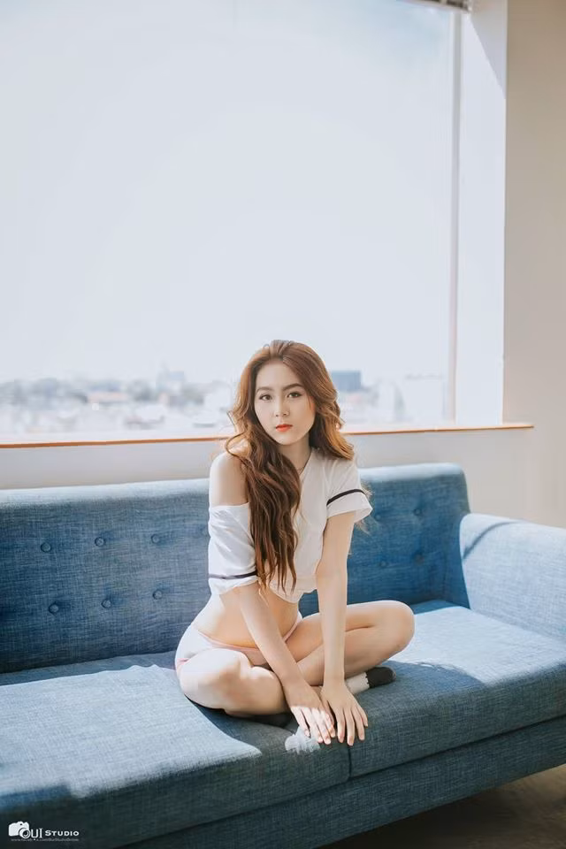 Theo bạn bè Trân Trần nhận xét, sau khi vụ việc bị lấy ảnh gợi cảm làm ảnh đại diện cho một nhóm trên Facebook, cô nàng hot girl Sài thành này từ một nữ sinh bình thường, bất ngờ nổi tiếng với gần 40.000 lượt theo dõi, mỗi bức ảnh đăng tải nhận được hàng nghìn lượt thích.