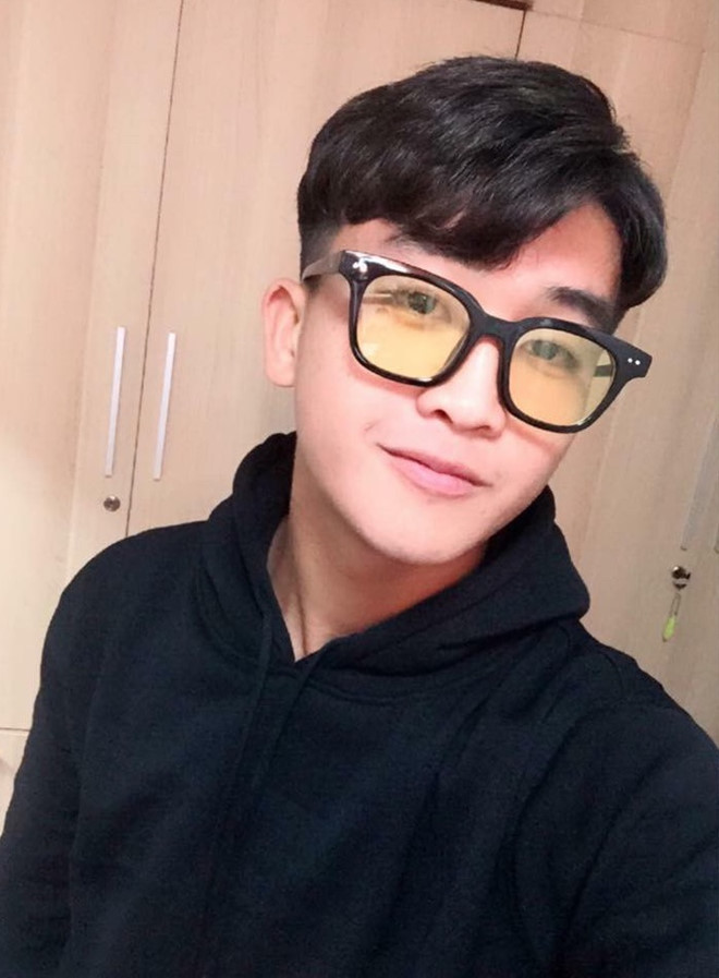 Tiền đạo U22 Việt Nam đẹp trai như sao Hàn, dân mạng truy lùng ráo riết Tien dao U22 Viet Nam dep trai nhu sao Han, dan mang truy lung rao riet