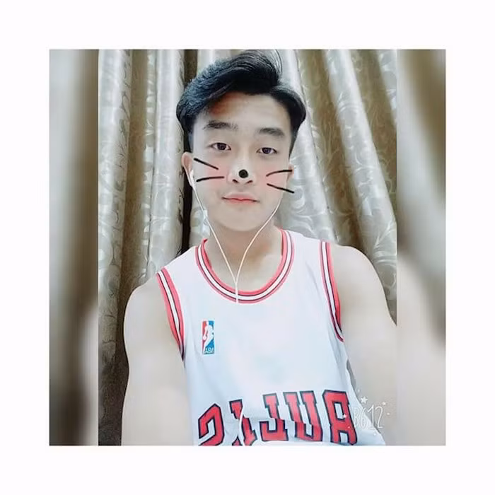 Vẻ ngoài điển trai cùng kĩ năng chơi bóng tốt, tiền đạo U22 Việt Nam - Trần Danh Trung nhanh chóng chiếm được cảm tình của nhiều fan nữ.