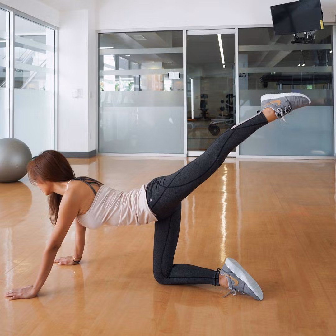 Với khán giả truyền hình tại Hàn Quốc, Kim Jun-hee không phải là gương mặt lạ khi xuất hiện trên sóng truyền hình với vai trò diễn viên hay một số chương trình truyền thông,