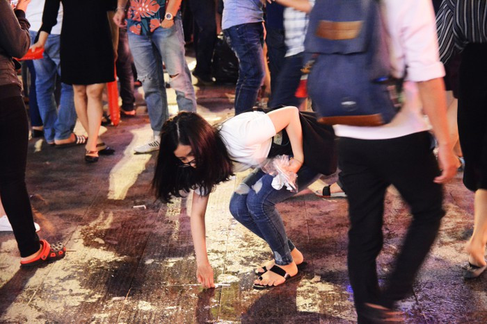 Dù là một hành động nhỏ nhưng đã góp phần vào lợi ích chung của những người dân Việt Nam, đặc biệt là trong mắt bạn bè quốc tế về sự tự giác làm sạch nơi mình sinh hoạt.