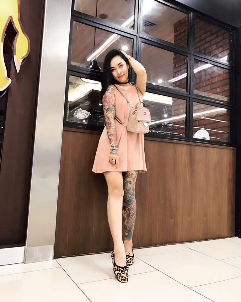 Sau khi xem xong clip tuyển chồng của hot girl Hồ Xuân Hương, nhiều cư dân mạng đã cho rằng cô bạn này có phần "không bình thường về đầu óc" và dường như đang cố tình tạo chiêu trò để được nhiều người chú ý.