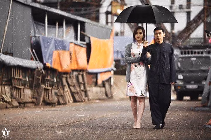 Với vẻ ngoài giống với nhân vật Diệp Vấn trong phim, Lê Đông đã được tác giả của bộ ảnh chọn là nhân vật chính và anh chàng cũng tỏ ra rất thích thú với vai trò mới này của mình.