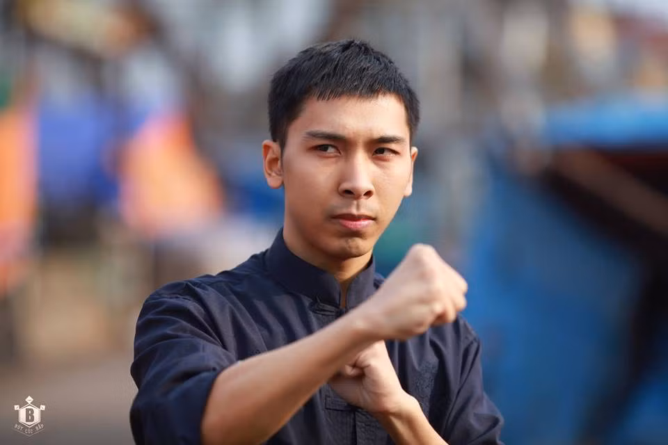 Sau khi bộ ảnh được cư dân mạng đặc biệt thích thú và liên tục truyền tay nhau để thưởng thức bộ ảnh này. Bên cạnh đó những "thánh" mạng còn có những bình luận vô cùng hài hước dành cho "Diệp Vấn phiên bản Việt".