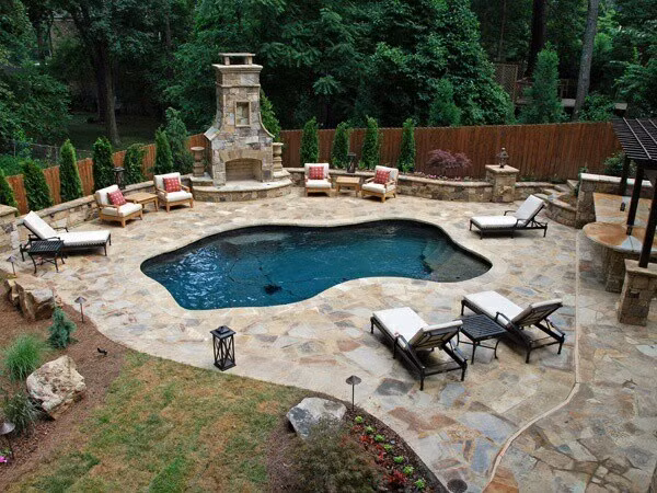 Không gian rộng rãi và thoáng đãng sẽ mang đến những giờ phút nghỉ ngơi thư thái nhất. Hơn thế nữa, khu nghỉ dưỡng có rất nhiều những tiện ích khác nhau để phục vụ nhu cầu của du khách bao gồm hồ bơi, hồ câu cá, khu leo núi, sân mini-golf 9 lỗ.