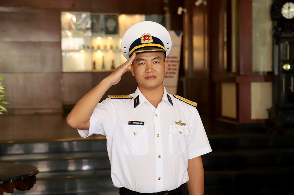 Phi cong dau tien lai thuy phi co qua 5 quoc gia ve Viet Nam