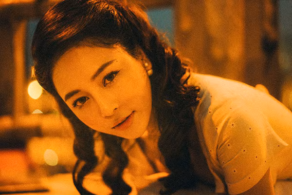 Bên cạnh những lời mời làm quen để tiến xa hơn thì Trâm Anh cũng nhận được không ít những lời mời khiếm nhã như việc gạ đi khách và tin nhắn xin giá trực tiếp để "ngã giá".