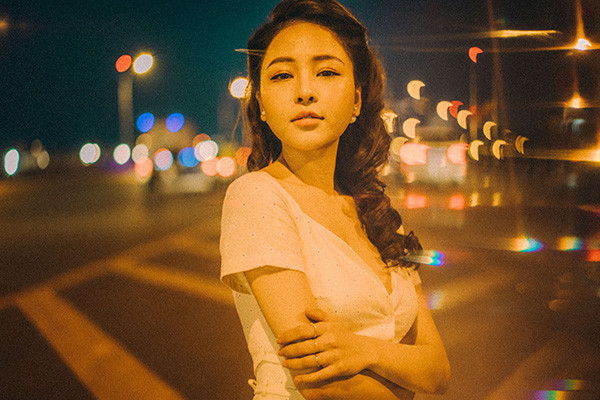 Chia sẻ về những khoảnh khắc phải nhận được những lời mời khiếm nhã trên, Trâm Anh tâm sự rằng: "Tôi đọc tin nhắn và lẳng lặng xóa đi. Tôi chỉ thấy buồn cười về chuyện này mà thôi".