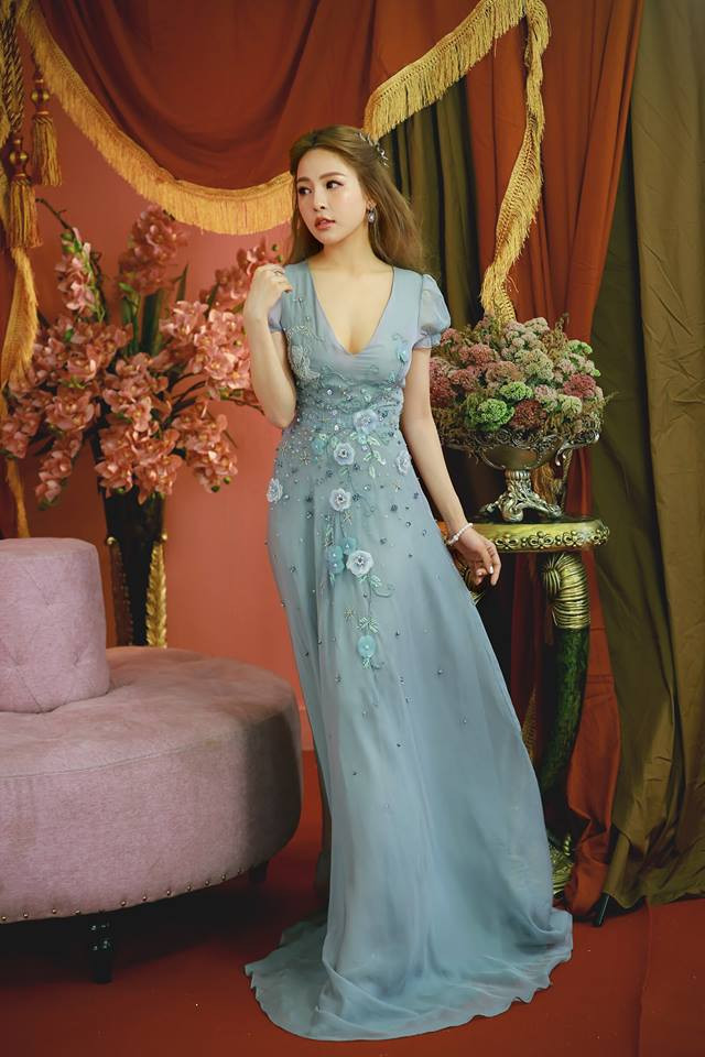 Còn về mẫu hình trong tình yêu của mình, Trâm Anh cũng chia sẻ thêm rằng cô là người đánh giá đàn ông bằng cái đầu của họ, đó là sự thông minh, ý chí phấn đấu và không đề cao vấn đề vật chất dù nó là một yếu tố cần thiết trong tình yêu.