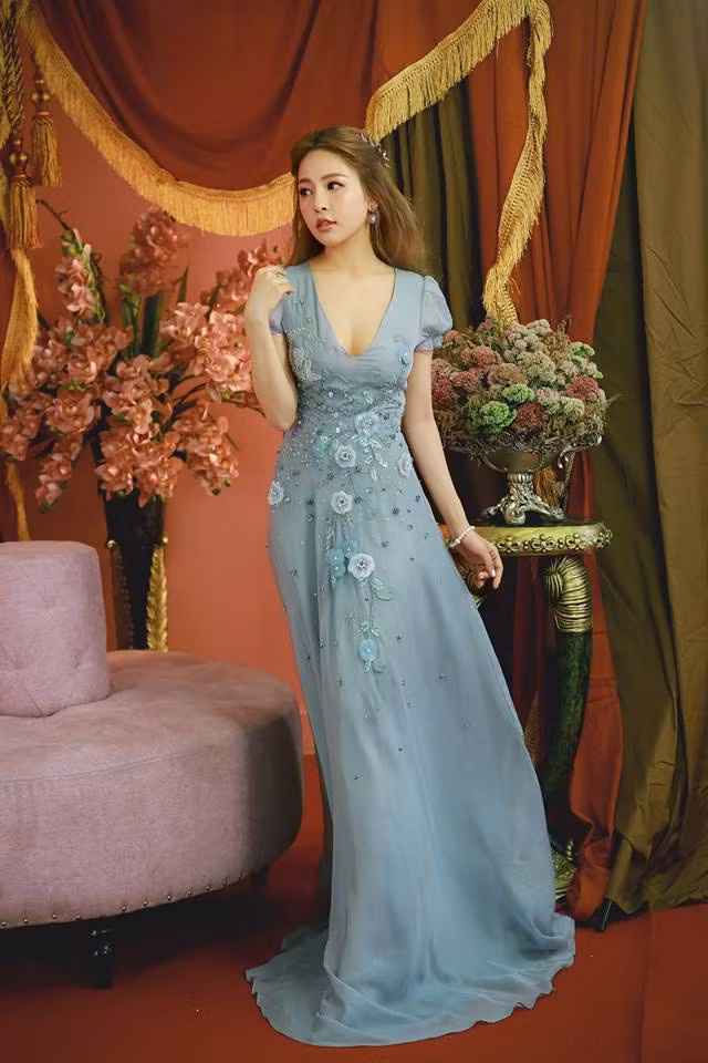 Còn về mẫu hình trong tình yêu của mình, Trâm Anh cũng chia sẻ thêm rằng cô là người đánh giá đàn ông bằng cái đầu của họ, đó là sự thông minh, ý chí phấn đấu và không đề cao vấn đề vật chất dù nó là một yếu tố cần thiết trong tình yêu.