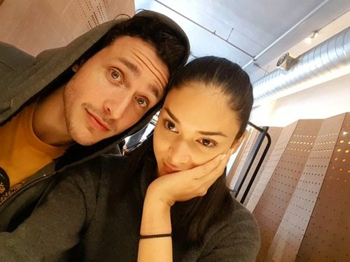 Mới đây, những bức ảnh cặp đôi bác sĩ với cô hoa hậu lắm thị phi này tình tứ bên nhau khiến dân mạng chắc như đinh đóng cột rằng, họ là một đôi.