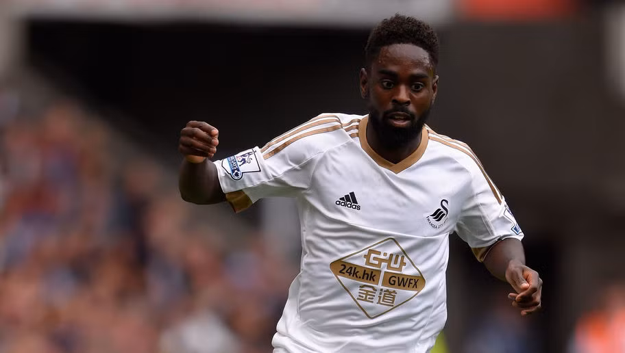 Nathan Dyer vinh dự trở thành ĐKVĐ giải Ngoại hạng Anh mùa trước khi thi đấu cho Leicester City theo dạng cho mượn. Thế nhưng, cầu thủ này chỉ có vỏn vẹn 6 phút thi đấu cho Leicester City ở giải Ngoại hạng.