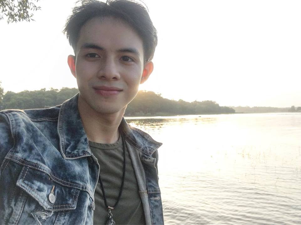 Đã đẹp trai lại còn thân thiện, bảo sao các chị em trên mạng xã hội mê mẩn cực phẩm du học sinh Lào - Thanousack Laddarvun. Thậm chí nhiều cô nàng còn táo bạo cho rằng sẵn sàng sang Lào làm dâu nếu "tán đổ" chàng sinh viên này.