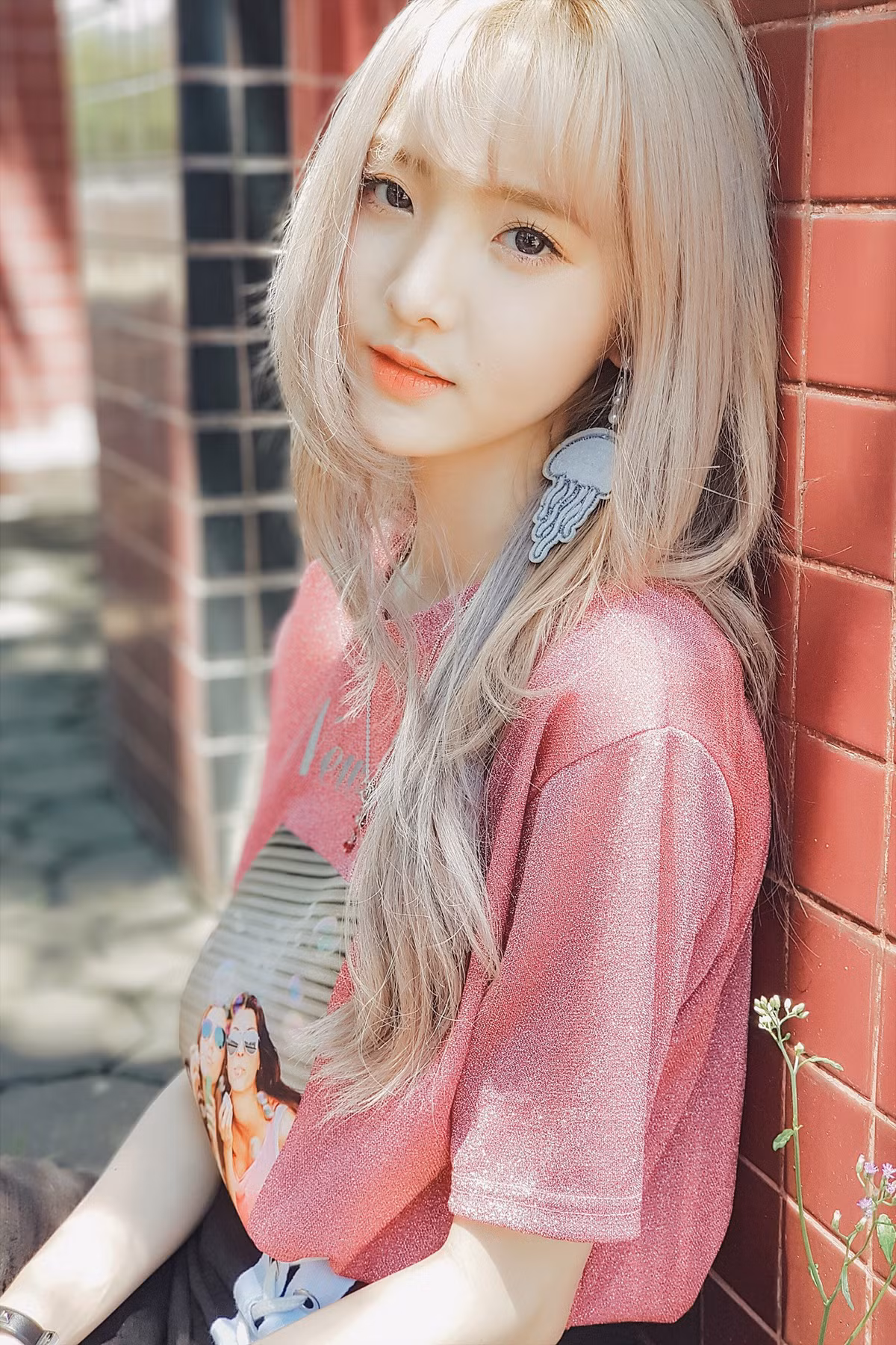 Được mệnh danh là "hot girl cover" nên giọng hát của Nene có rất nhiều người yêu thích. Lựa chọn "Lý Cây Bông" để hát, dân tình mạng xã hội Việt lại càng thích thú hơn bao giờ hết. Ảnh trong bài: FBNV.