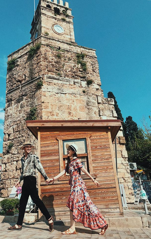 Từ khi công khai mối quan hệ hẹn hò, Á hậu Phương Nga và diễn viên Bình An đã trở nên thoải mái và tự tin hơn trước dư luận cũng như truyền thông.