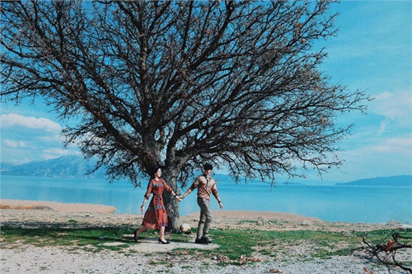 Theo dõi trang cá nhân của Bình An, dân mạng tỏ ra vô cùng thích thú với cách xưng hô "cậu - mợ" của cặp đôi này.