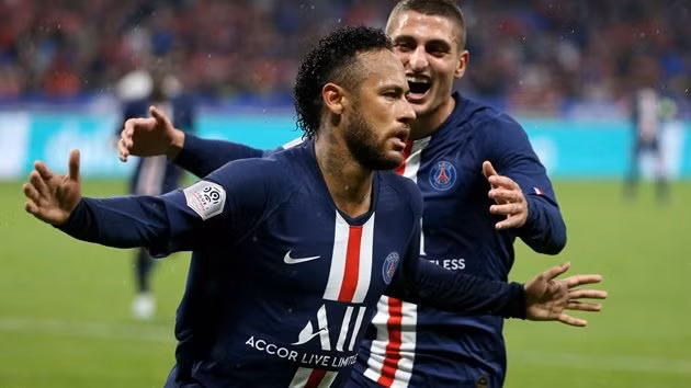 Theo tiết lộ của ABC, Giám đốc thể thao của PSG, ông Leonardo đã 2 lần đề xuất bán Neymar cho Real Madrid trong phiên chợ Hè vừa qua. Đội bóng Pháp muốn đổi Neymar lấy Vinicius và yêu cầu Real trả thêm 100 triệu euro.