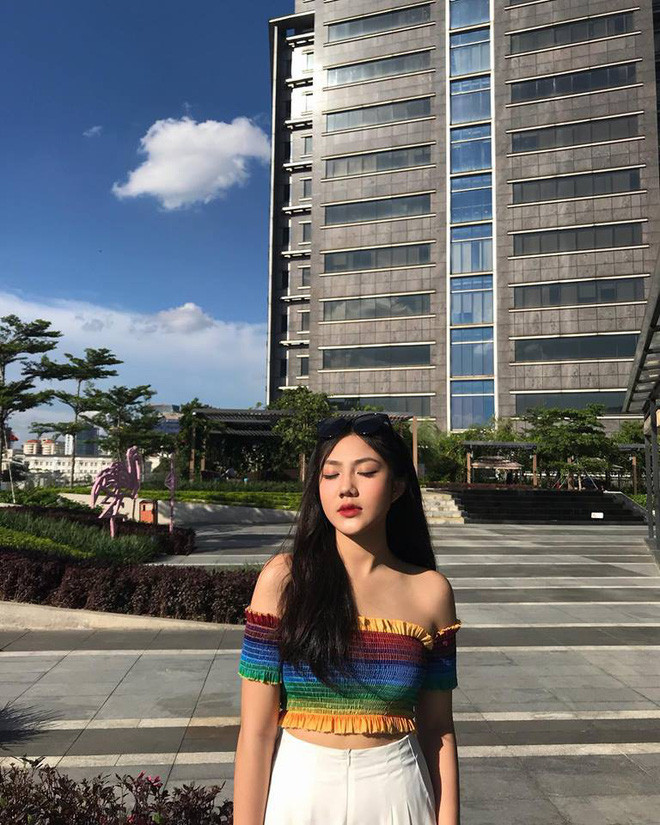 Nhiều người tập trung vào số đo vòng 1 của Triệu Vy và cũng từ đây mà nữ sinh THPT này phải chịu không ít các lời bàn tán.