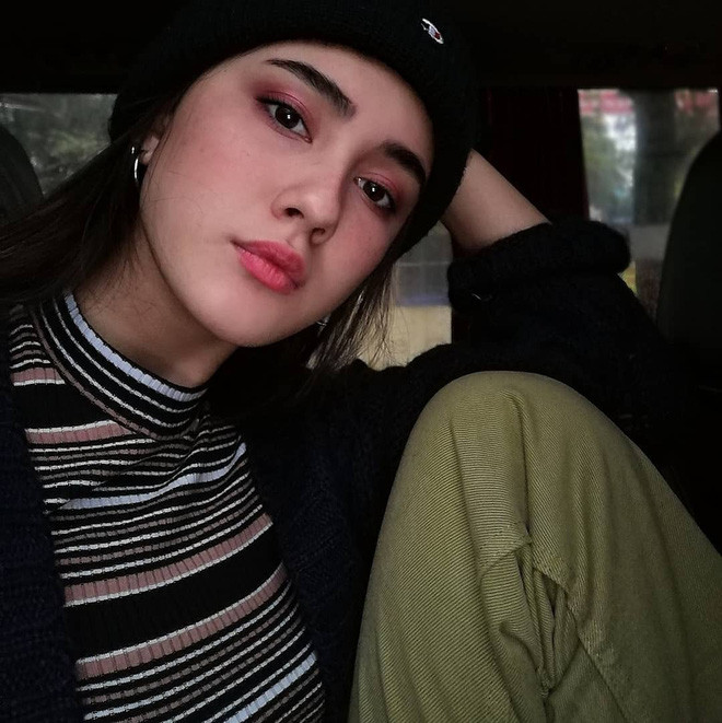 Dù có body nóng bỏng, cách tạo dáng chuyên nghiệp là vậy nhưng Laura Duyên chưa từng thích theo con đường người mẫu. Ước mơ trong tương lai của cô bạn là trở thành một nhà thiết kế đồ hoạ.