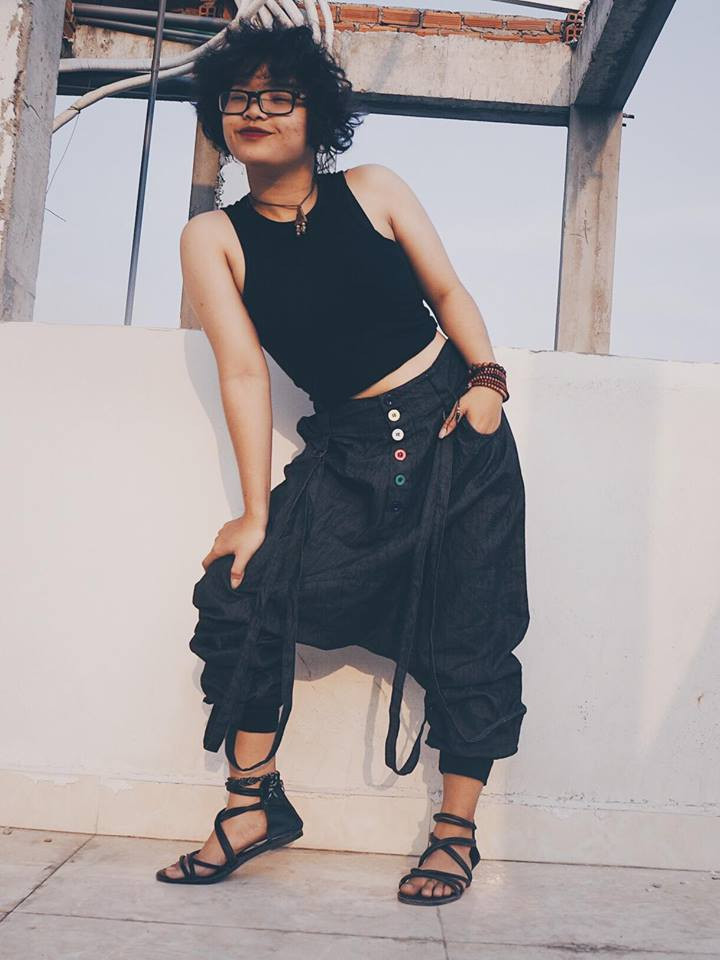 Bên cạnh lời bài hát mang đến tiếng cười thì những biểu cảm hài hước, mái tóc xù dễ thương cùng giọng hát khỏe, trong và cao của Vũ Châu cũng là điểm nhấn khiến clip gây được sự chú ý.