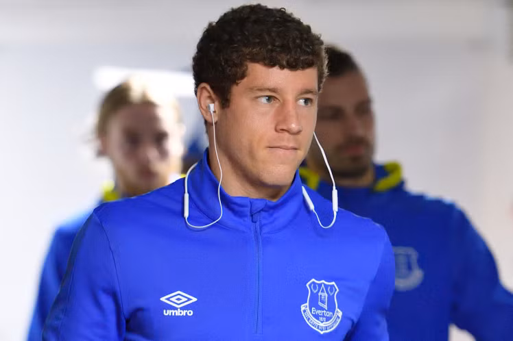 Everton bán Barkley lấy 30 triệu bảng: Theo Mirror, Everton sẽ để Ross Barkley cho đội bóng nào chịu chấp nhận bỏ ra 30 triệu bảng. Ảnh: Mirror
