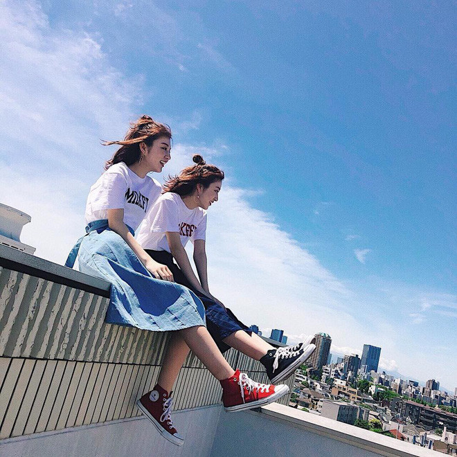 Cặp chị em Ichino Rika và Ichino Riko cũng được xếp vào hội mỹ nhân "xứ hoa anh đào".