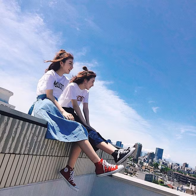 Cặp chị em Ichino Rika và Ichino Riko cũng được xếp vào hội mỹ nhân "xứ hoa anh đào".