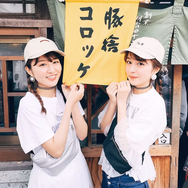 Sau 2 năm, Ichino Rika và Ichino Riko ở hiện tại ngày càng xinh đẹp, trưởng thành và là thành viên tích cực của hội chơi Tik Tok.