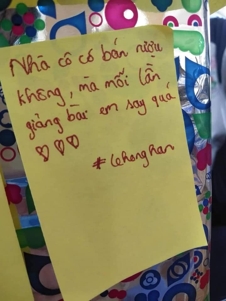 Mới đây, dân mạng lại được phen xôn xao vì những lời tỏ tình lấy ý tưởng từ bài hát trên. Khác ở chỗ, lần này các chàng trai không đem thính đi rải cho các bạn nữ mà nhân vật "phải nhận" đó lại là các cô giáo.