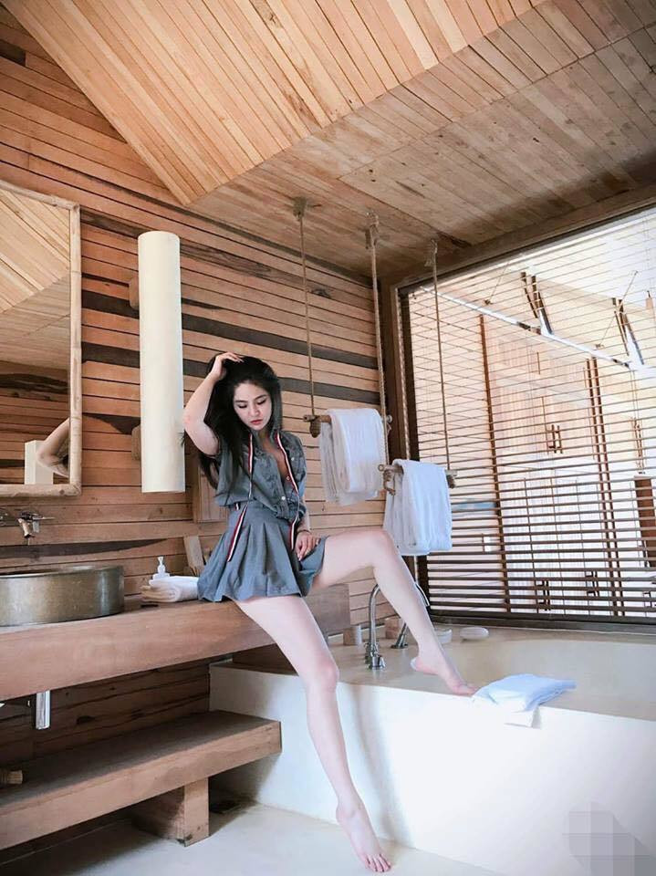 Nhiều người bày tỏ thái độ không hài lòng với Khánh My vì đời tư có phần ồn ào của cô nàng đồng thời do việc spoil phim gây khó chịu. Chính vì thế, cô nàng nhận khá nhiều gạch đá về mình.