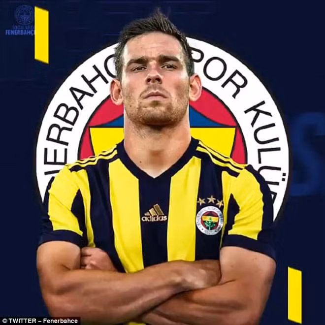 “Sao xịt” Hà Lan bật bãi khỏi Tottenham: Thông tin chuyển nhượng cầu thủ của Tottenham được nhiều tờ báo Anh đăng tải rằng, Fenerbahce cho biết đã đạt thỏa thuận mượn tiền đạo Vincent Janssen. Đội bóng Thổ Nhĩ Kỳ khẳng định chân sút người Hà Lan sẽ tới Istanbul vào chiều tối nay sẽ tiếp tục đàm phán điều khoản cá nhân và kí hợp đồng. Ảnh: Twitter