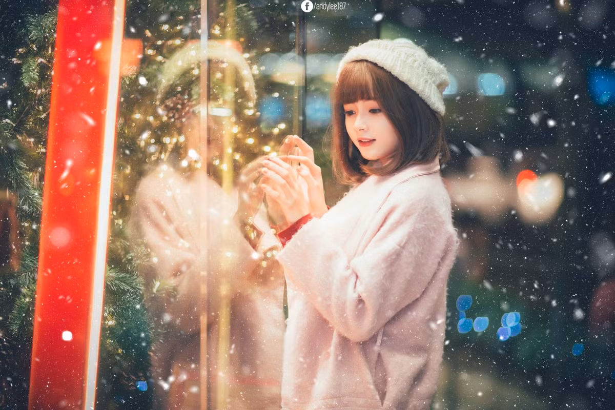 Hot girl ảnh thẻ - Lê Lý Lan Hương cũng khoe những bức ảnh Giáng sinh vô cùng đẹp mắt của mình. Ảnh: Truong Nghia.