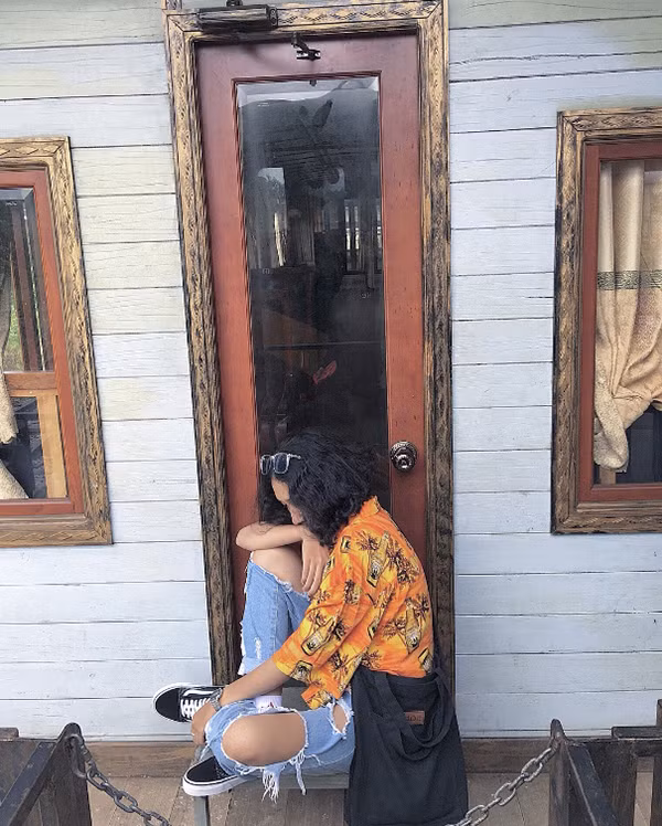 Để có được những bức ảnh ưng ý và nhận được nhiều sự quan tâm của đông đảo thành viên mạng, Phương Uyên cho biết đó là nhờ sự hỗ trợ nhiệt tình của nhóm bạn thân từ khâu chụp ảnh cho đến tạo kiểu. Ảnh trong bài: FBNV.