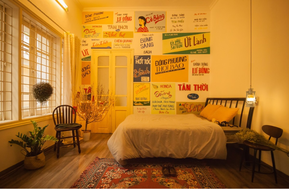 Màu tường vàng của những căn biệt thự cổ ở Hà Nội được các chủ homestay lựa chọn để mang đến sự gần gửi cho các vị khách.