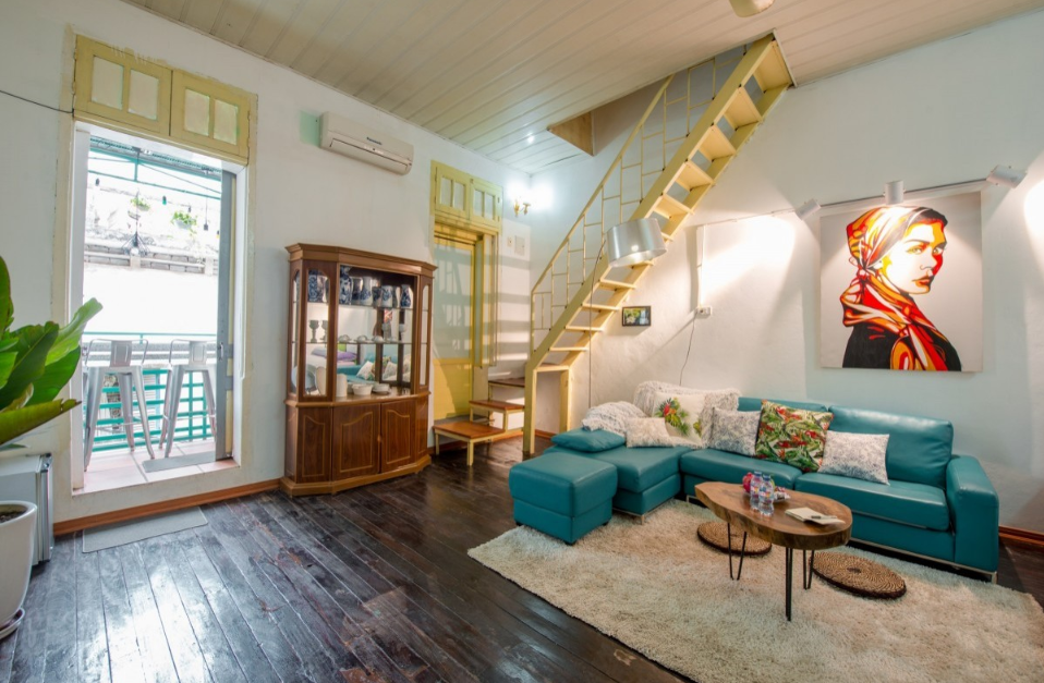 Chỉ với giá vài trăm ngàn đồng, các bạn trẻ đã có thể tự tin đặt cho mình một căn phòng tại các homestay phong cách vintage ở Hà Nội và trải nghiệm nơi thời gian ngưng đọng.