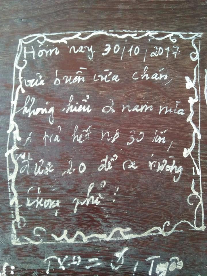 Những tâm sự hết sức dễ thương một các sinh viên trường ĐH Xây Dựng Hà Nội từ tâm trạng cho đến việc trả nợ môn đã được chụp lại và đăng tải rộng rãi. Cũng từ đây, nhiều dân mạng bồi hồi nhớ về kỉ niệm viết bậy lên bàn học ngày xưa của mình.