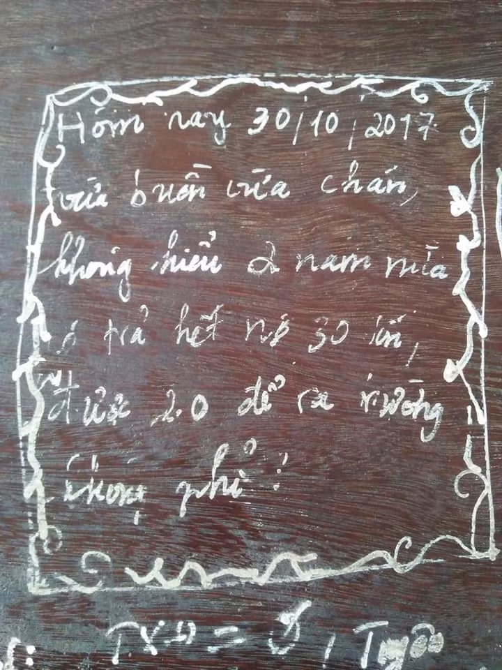 Những tâm sự hết sức dễ thương một các sinh viên trường ĐH Xây Dựng Hà Nội từ tâm trạng cho đến việc trả nợ môn đã được chụp lại và đăng tải rộng rãi. Cũng từ đây, nhiều dân mạng bồi hồi nhớ về kỉ niệm viết bậy lên bàn học ngày xưa của mình.