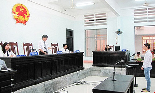 Vu gai bay bat cuop: Truong Cong an huyen phu nhan