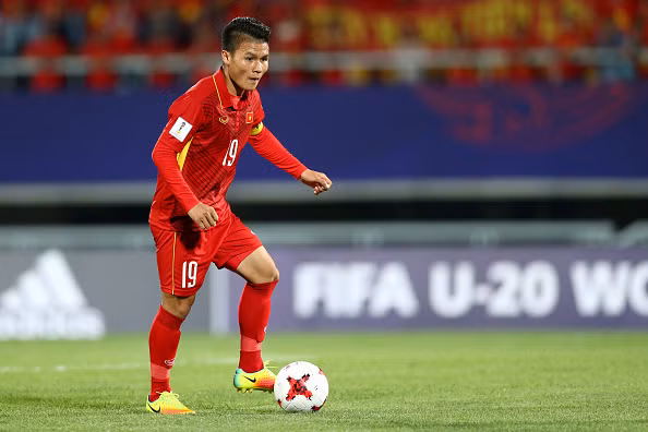 Sau khi trở về từ thành công cùng U23 Việt Nam tại Asiad 2018 với vị trí thứ tư toàn cuộc, không ít những đội bóng trong khu vực muốn có sự phục vụ của Quang Hải. Mới đây nhất, CLB đại gia của Thai-League là Bangkok Glass đang liên lạc với lãnh đạo CLB Hà Nội FC để kịp thời đưa Quang Hải về đá Thai-League mùa 2019.