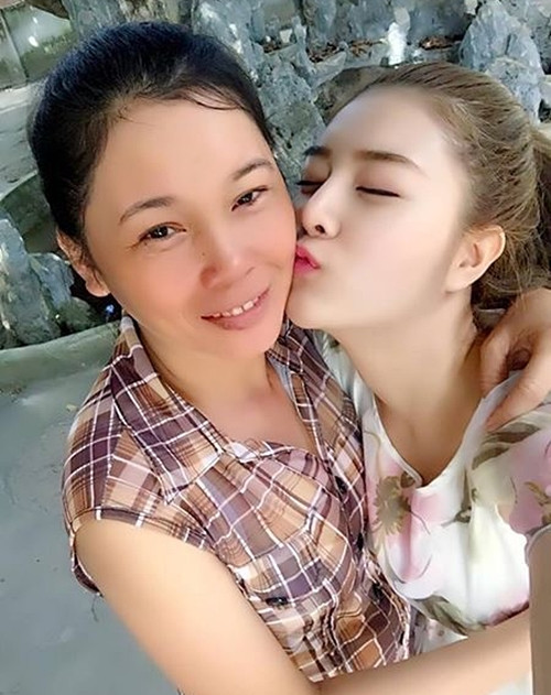 Mẹ của hot girl đình đám Lilly Luta