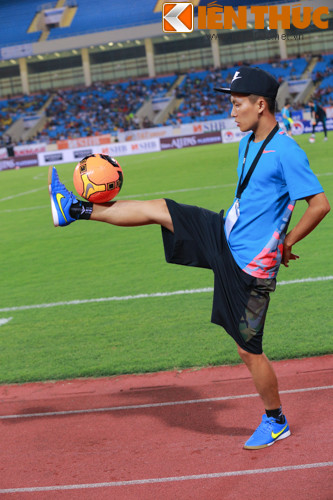 Màn tâng bóng nghệ thuật của CLB bóng đá freestyle Hà Nội.