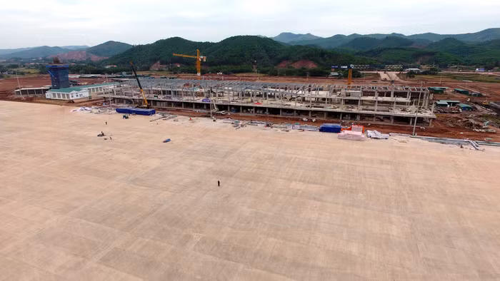 Công trình nhà ga sân bay quốc tế Vân Đồn (Quảng Ninh) đang được gấp rút xây dựng - Ảnh: ĐỨC HIẾU