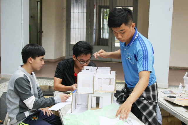 Dan mang noi gi ve viec sinh vien phai di hoc tu 6h sang?-Hinh-2