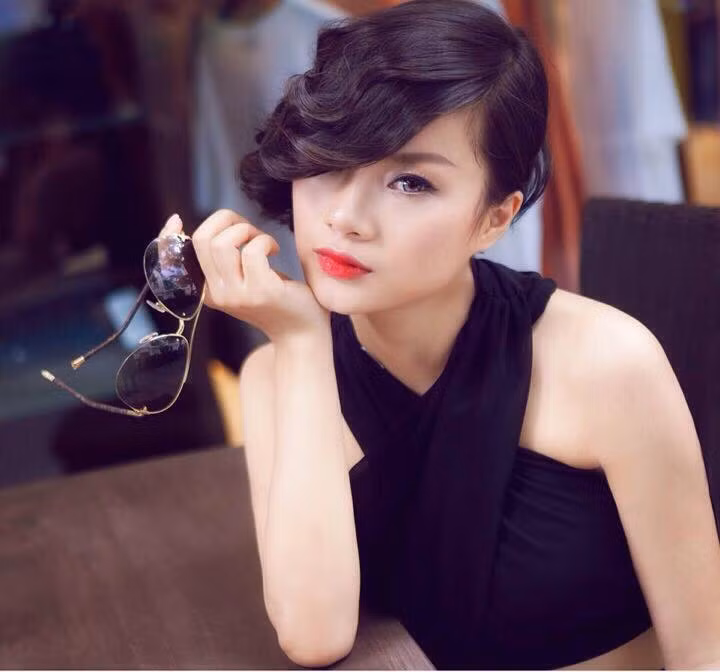 Thêm một yếu tố nữa khiến Thùy Victory từ chối thái tử Malaysia đó là do cô không thích bị gắn mác lợi dụng hay "thấy sang bắt quàng làm họ".